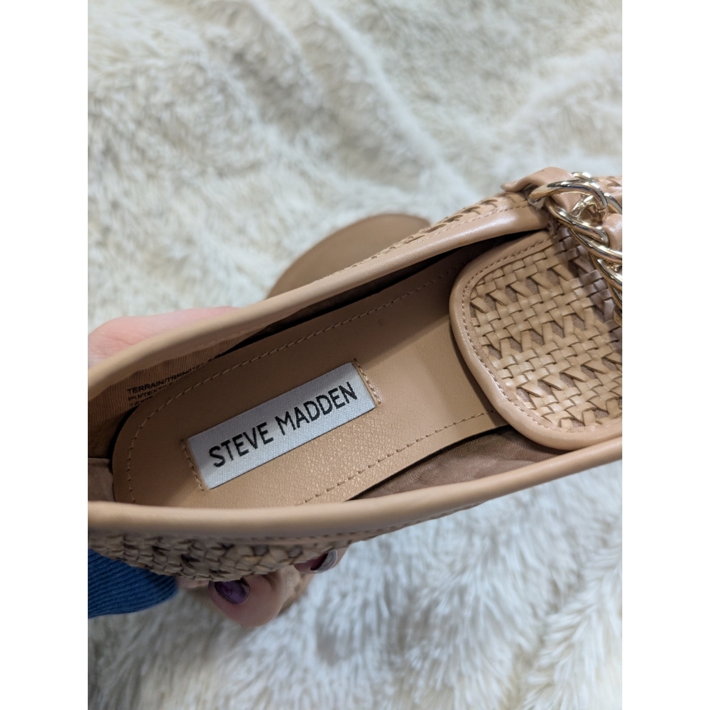 Steve Madden Beige Tan Woven Loafers Slip On with Chain Size 8.5 - Picture 7 of 7
